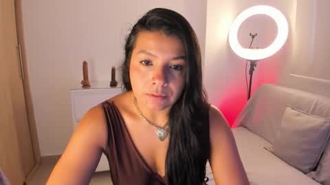 IG Yojanagomez  online show from 11.11.25