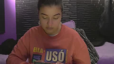 Snapshot of miadimota chatting on 01.11.26 Mia online show from 01.11.26