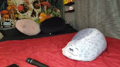 Snapshot of miaelizabethlove chatting on 02.07.25 Mia Love online show from 02.07.25