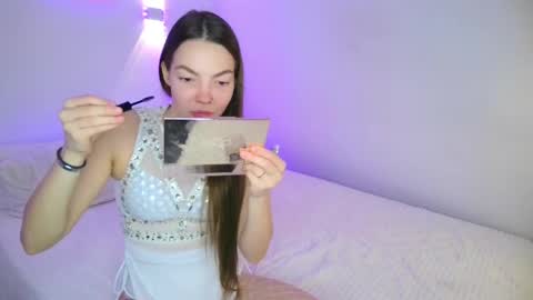Snapshot of miafiora chatting on 05.08.26 Mia online show from 05.08.26