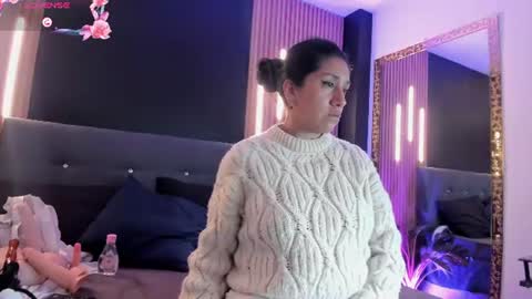 Mia Carter  Schedule 800 - 1430 gtm-5 online show from 06.25.26