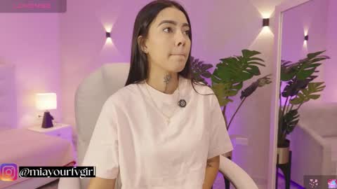 Mia Gomez online show from 10.20.25