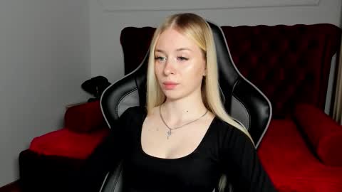 Mia online show from 09.15.25