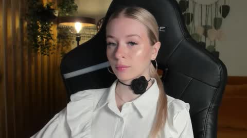 Mia online show from 11.30.25