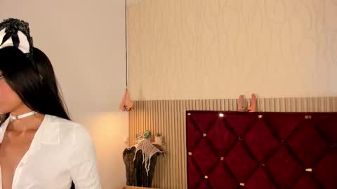 Miah and Bella online show from 10.31.25