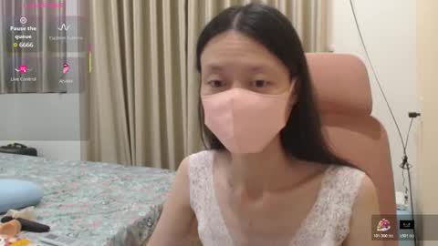 Snapshot of miahchan68 chatting on 11.25.25 miahchan68 online show from 11.25.25