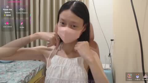 Snapshot of miahchan68 chatting on 11.26.25 miahchan68 online show from 11.26.25