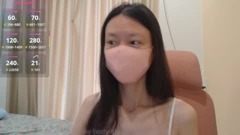 Snapshot of miahchan68 chatting on 11.28.25 miahchan68 online show from 11.28.25