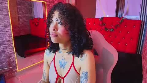 Snapshot of miahernadez303av chatting on 11.04.25 MIA VELEZ online show from 11.04.25