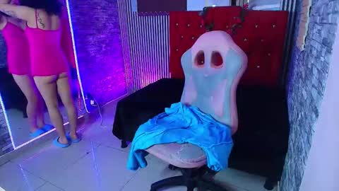 Snapshot of miahernadez303av chatting on 11.21.25 MIA VELEZ online show from 11.21.25