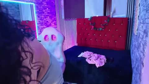 MIA VELEZ online show from 11.26.25