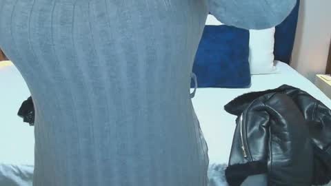 Snapshot of miahotmez chatting on 09.23.25 MIA HOTMEZ online show from 09.23.25