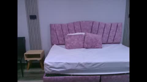 Snapshot of miahotmez chatting on 09.24.25 MIA HOTMEZ online show from 09.24.25