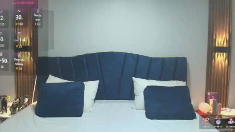 Snapshot of miahotmez chatting on 09.27.25 MIA HOTMEZ online show from 09.27.25