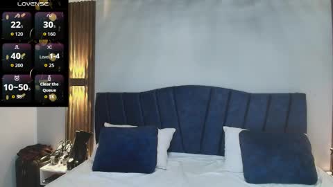 Snapshot of miahotmez chatting on 10.12.25 MIA HOTMEZ online show from 10.12.25