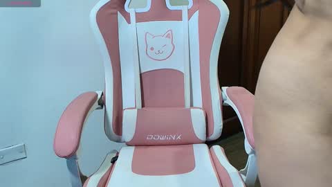 Snapshot of miahotmez chatting on 10.18.25 MIA HOTMEZ online show from 10.18.25