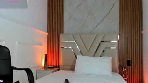 Snapshot of miahsens chatting on 11.22.25 Miah Sens online show from 11.22.25