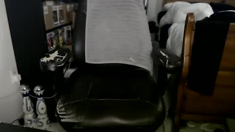 Snapshot of miaking chatting on 01.15.25 Mark online show from 01.15.25