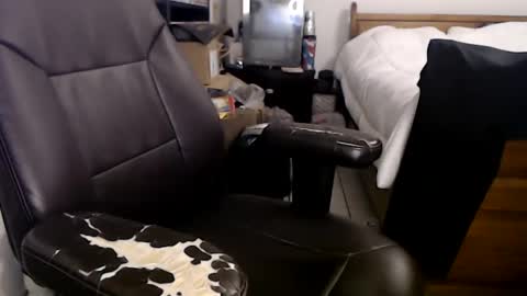 Snapshot of miaking chatting on 02.13.25 Mark online show from 02.13.25