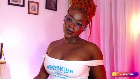 Snapshot of miaknox chatting on 12.10.24 Mia online show from 12.10.24