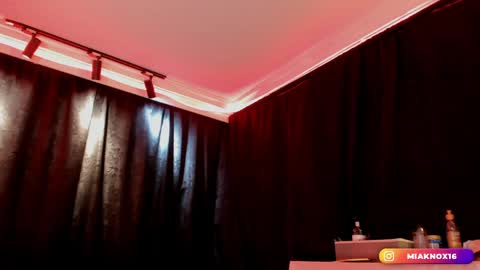 Mia online show from 04.24.26