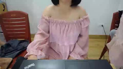 Snapshot of mialala205221 chatting on 11.28.25 Mia online show from 11.28.25