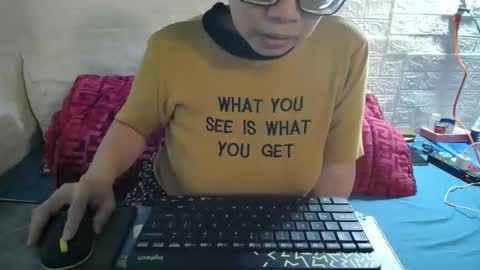 Snapshot of mialala205221 chatting on 12.14.25 Mia online show from 12.14.25