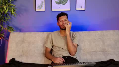 Mia online show from 11.27.25