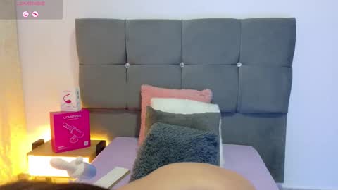 Snapshot of miamackleyn_ chatting on 12.16.25 MIA online show from 12.16.25