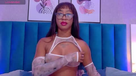 Mia  online show from 11.03.25