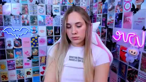 Snapshot of miamilas chatting on 10.17.25 miamilas online show from 10.17.25