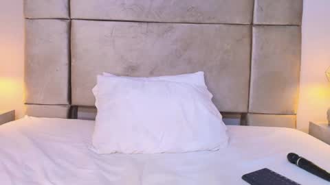 Mia  online show from 01.28.25