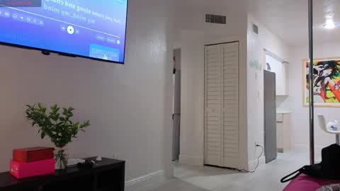 Snapshot of miamiworld chatting on 05.24.26 MiamiWorld online show from 05.24.26