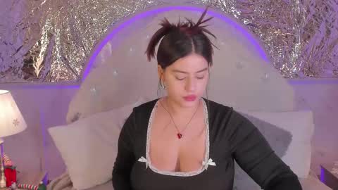 Mia   -5 7001400 Follow  online show from 12.19.25