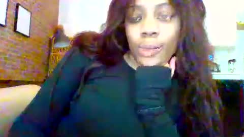 Snapshot of miamuffin8 chatting on 09.18.25 MiaMuffn online show from 09.18.25