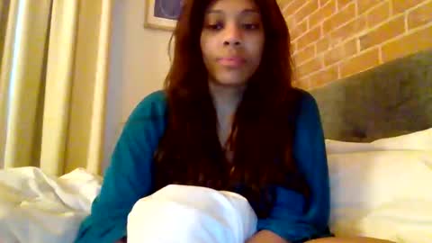 MiaMuffn online show from 05.03.26