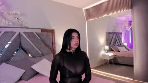 Mia  online show from 07.28.26