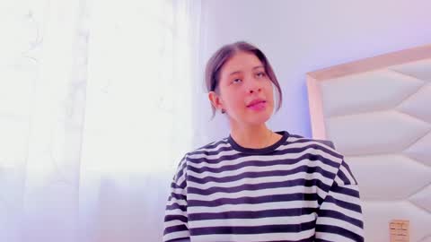 Snapshot of miaqueen021 chatting on 01.24.25 Sweetie Mia online show from 01.24.25