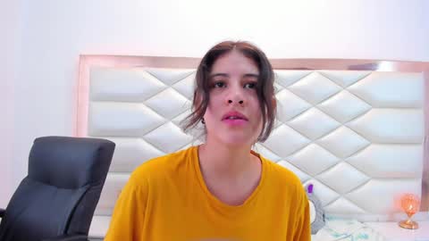 Snapshot of miaqueen021 chatting on 01.28.25 Sweetie Mia online show from 01.28.25