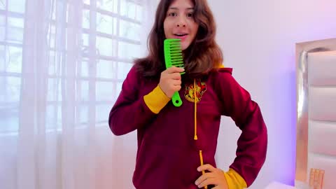 Snapshot of miaqueen021 chatting on 02.24.25 Sweetie Mia online show from 02.24.25