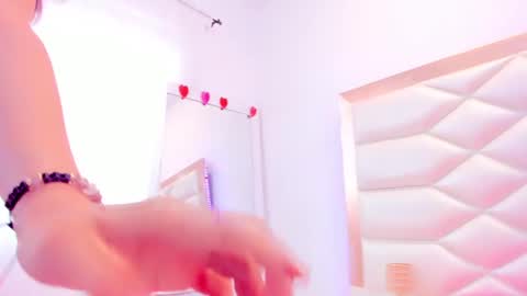 Snapshot of miaqueen021 chatting on 02.25.25 Sweetie Mia online show from 02.25.25