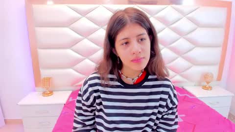 Snapshot of miaqueen021 chatting on 03.04.25 Sweetie Mia online show from 03.04.25