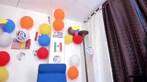 Snapshot of miarobertsmilf chatting on 06.19.26 Mia Milf online show from 06.19.26