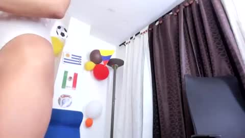Snapshot of miarobertsmilf chatting on 07.12.26 Mia Milf online show from 07.12.26