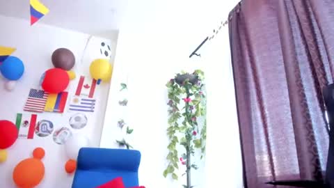 Snapshot of miarobertsmilf chatting on 07.15.26 Mia Milf online show from 07.15.26