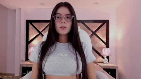 Snapshot of miasilverr chatting on 01.01.25 Mia online show from 01.01.25