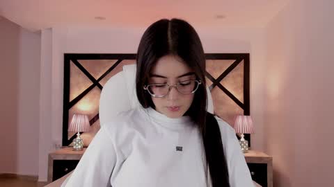 Snapshot of miasilverr chatting on 01.28.25 Mia online show from 01.28.25