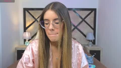 Mia online show from 06.25.26