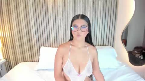 Mia  online show from 03.17.26