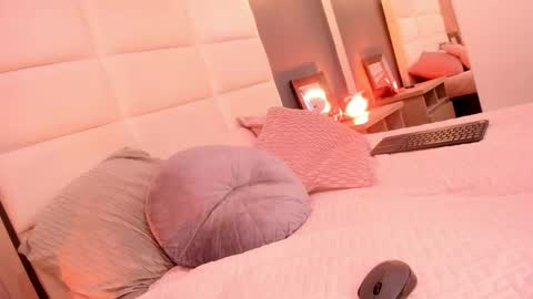 Mia online show from 03.06.25